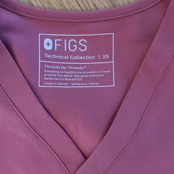 FIGS PEACE OUT CANCER SCRUB SET - Picture 4 of 6